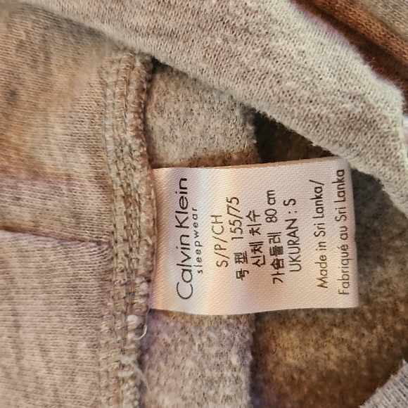 Calvin Klein - Picture 3 of 3